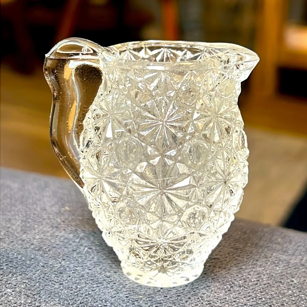 Vintage daisy and button pattern clear pressed glass mini creamer pitcher - Picture 1 of 6